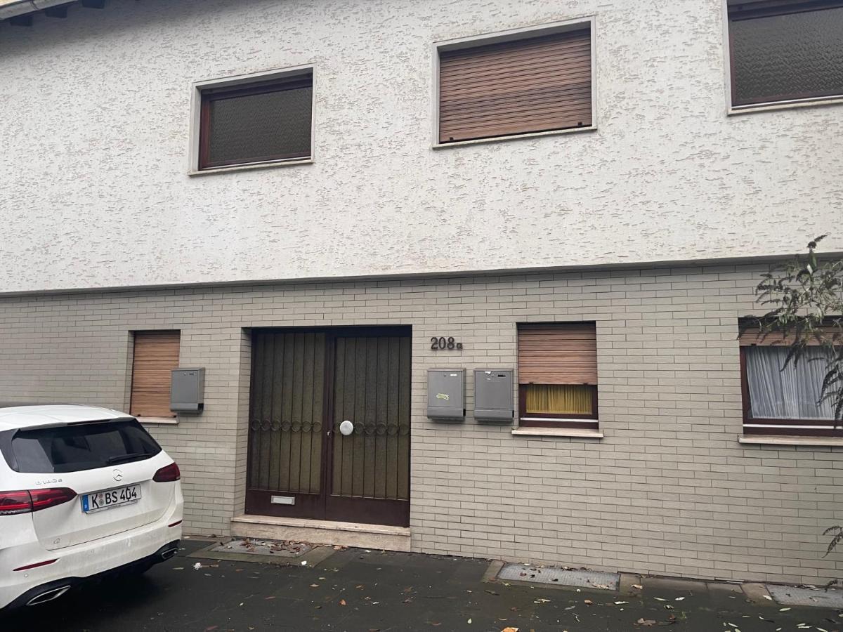 Bonn-Beuel Zentrale Ferienwohnung Mit Parkplaetzen Exterior photo